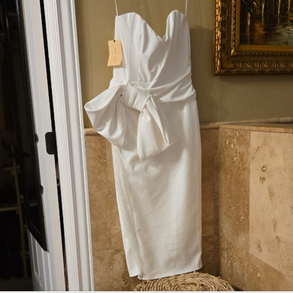 Elegant White Strapless Dress Size M